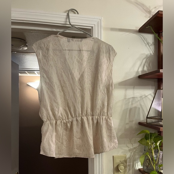 *EUC* Halston Silky Business Casual Top - Picture 3 of 4